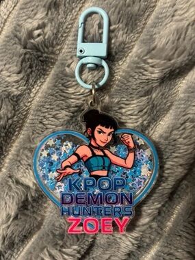 K-Pop Huntrix Demon Hunters Zoey Glitter shakerHeart Keychain